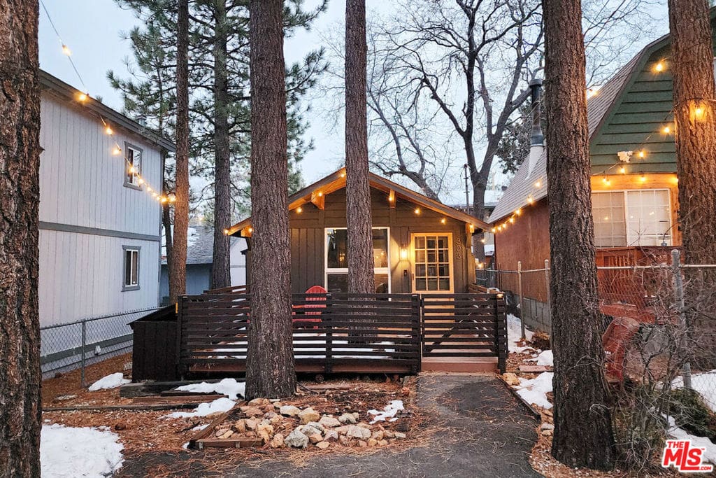 2 bed, 1 bath House for sale at 303 Los Angeles Avenue, Sugarloaf — MLS #26652143