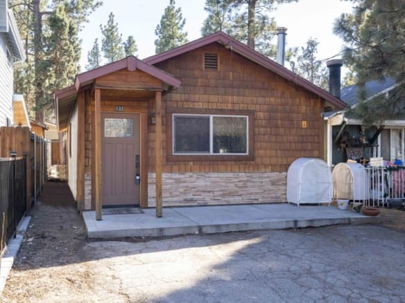 2 bed, 1 bath SingleFamilyResidence for sale at 132 Angeles Boulevard, Big Bear — MLS #219145213PS