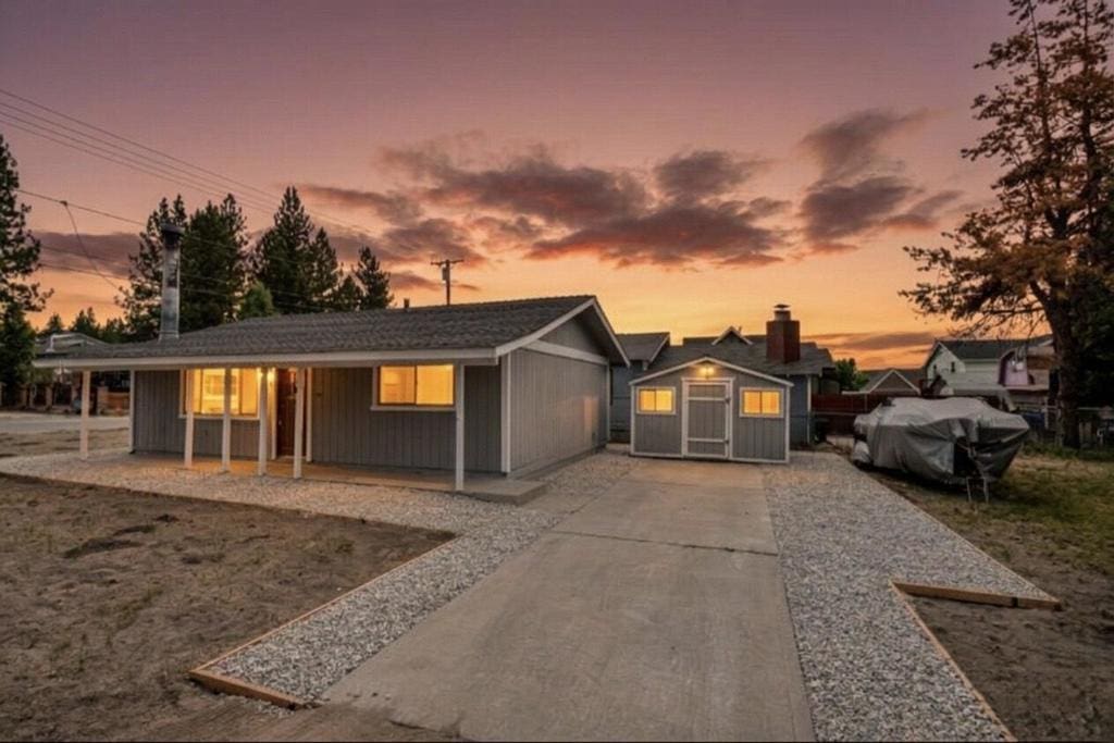 2 bed, 1 bath SingleFamilyResidence for sale at 1101 W Country Club Boulevard, Big Bear — MLS #219145125DA