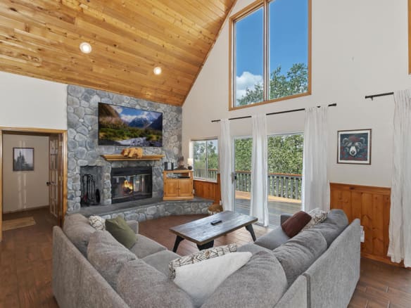 4 bed, 2 bath SingleFamilyResidence for sale at 1174 Alameda Road, Big Bear — MLS #219145115DA