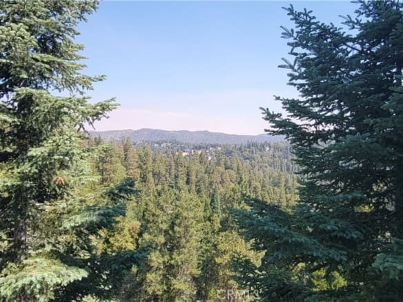 4 bed, 3 bath SingleFamilyResidence for sale at 24722 Bernard Drive Crestline CA 92325, Crestline — MLS #IG25177069