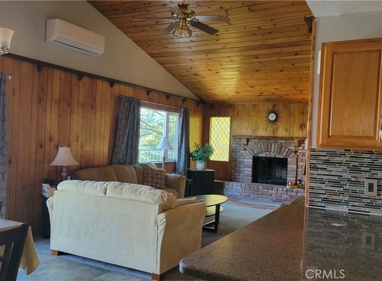 4 bed, 3 bath SingleFamilyResidence for sale at 24722 Bernard Drive Crestline CA 92325, Crestline — MLS #IG25177069