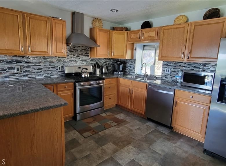 4 bed, 3 bath SingleFamilyResidence for sale at 24722 Bernard Drive Crestline CA 92325, Crestline — MLS #IG25177069
