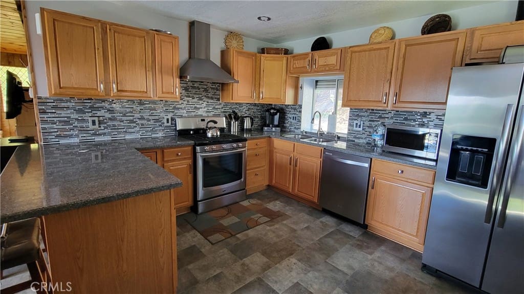 4 bed, 3 bath SingleFamilyResidence for sale at 24722 Bernard Drive Crestline CA 92325, Crestline — MLS #IG25177069