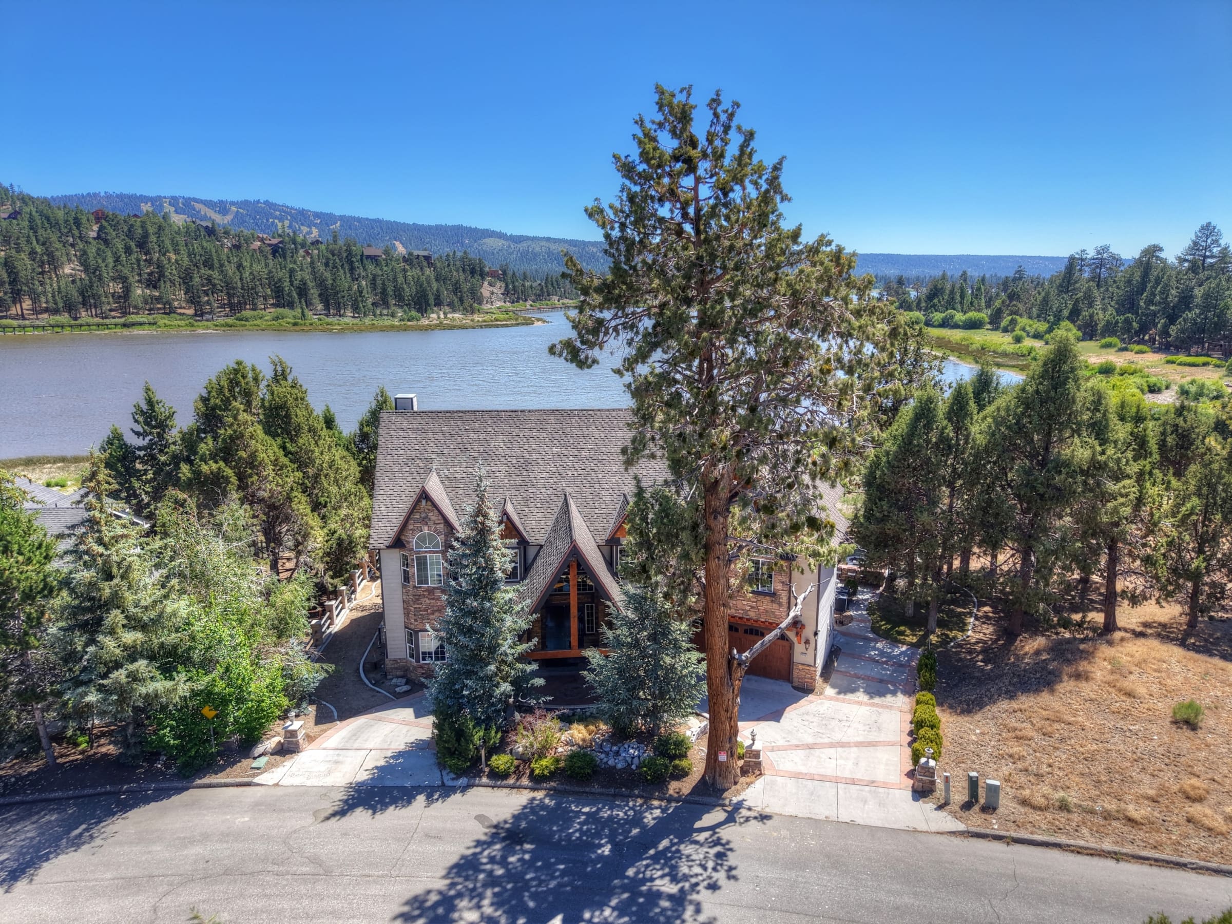 Aerial view: mountain retreat nestled beside a serene lake