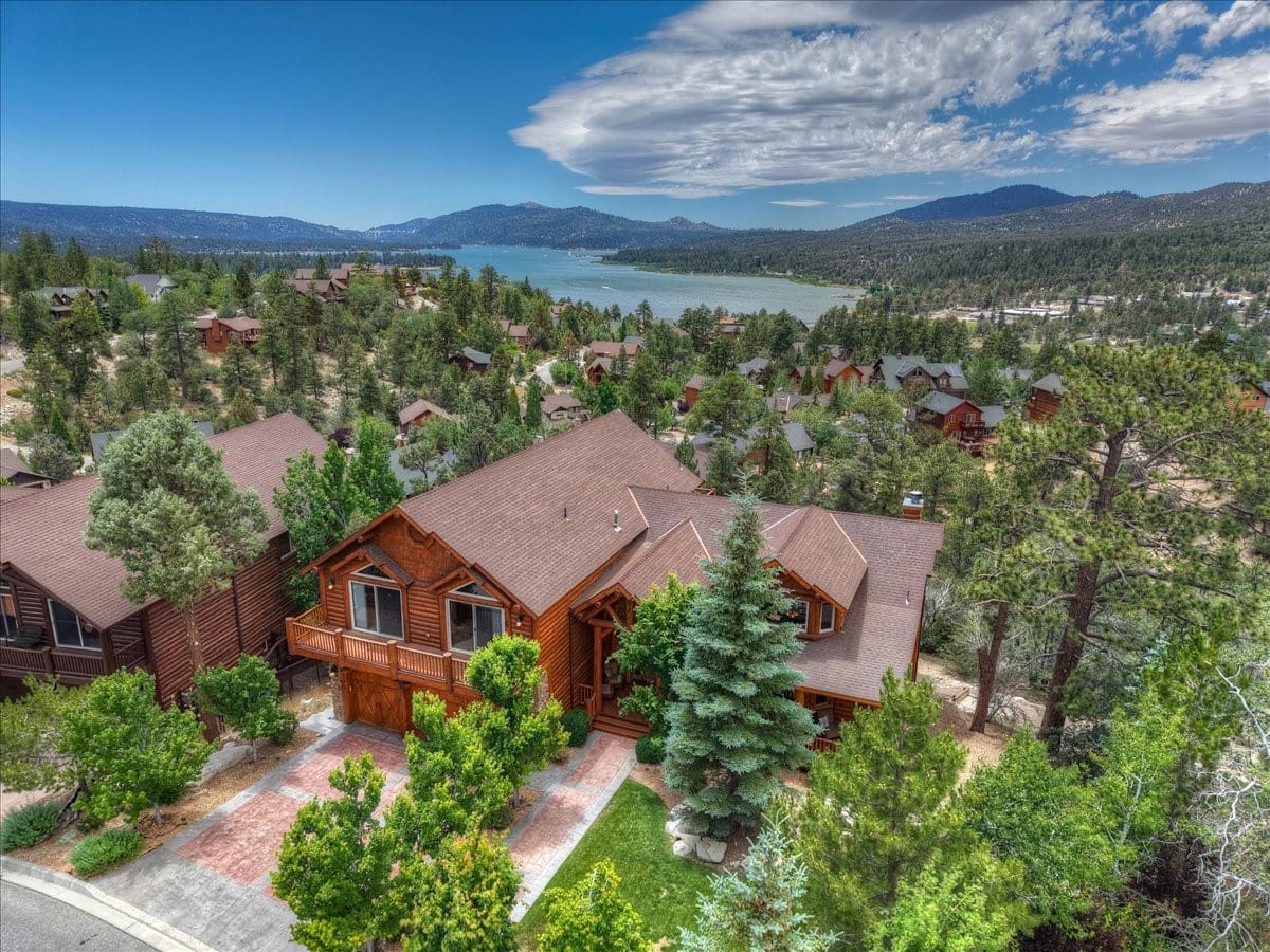 Aerial cabin retreat with sweeping lake and mountain views