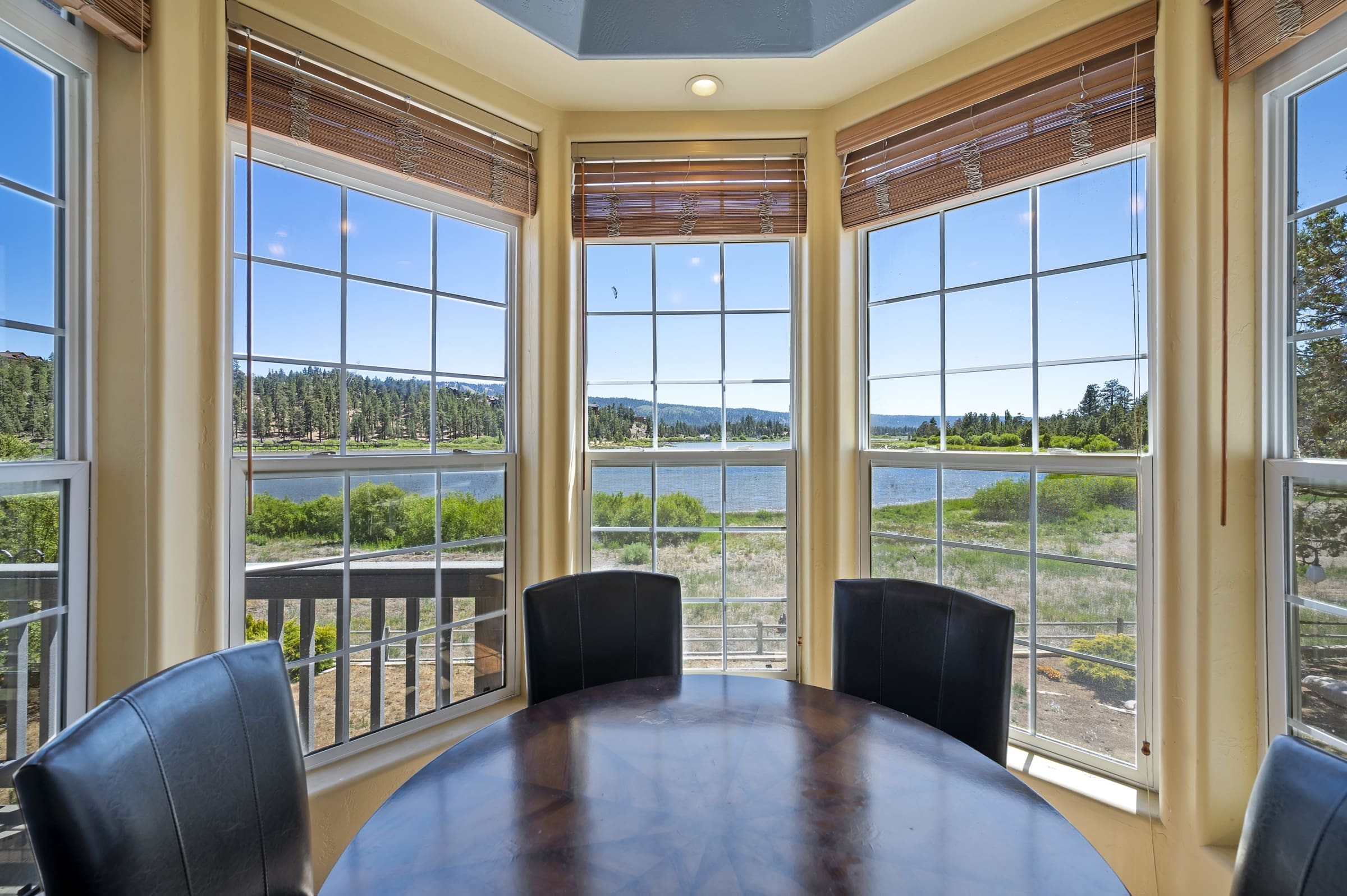 Panoramic bay-window breakfast nook overlooking the lake