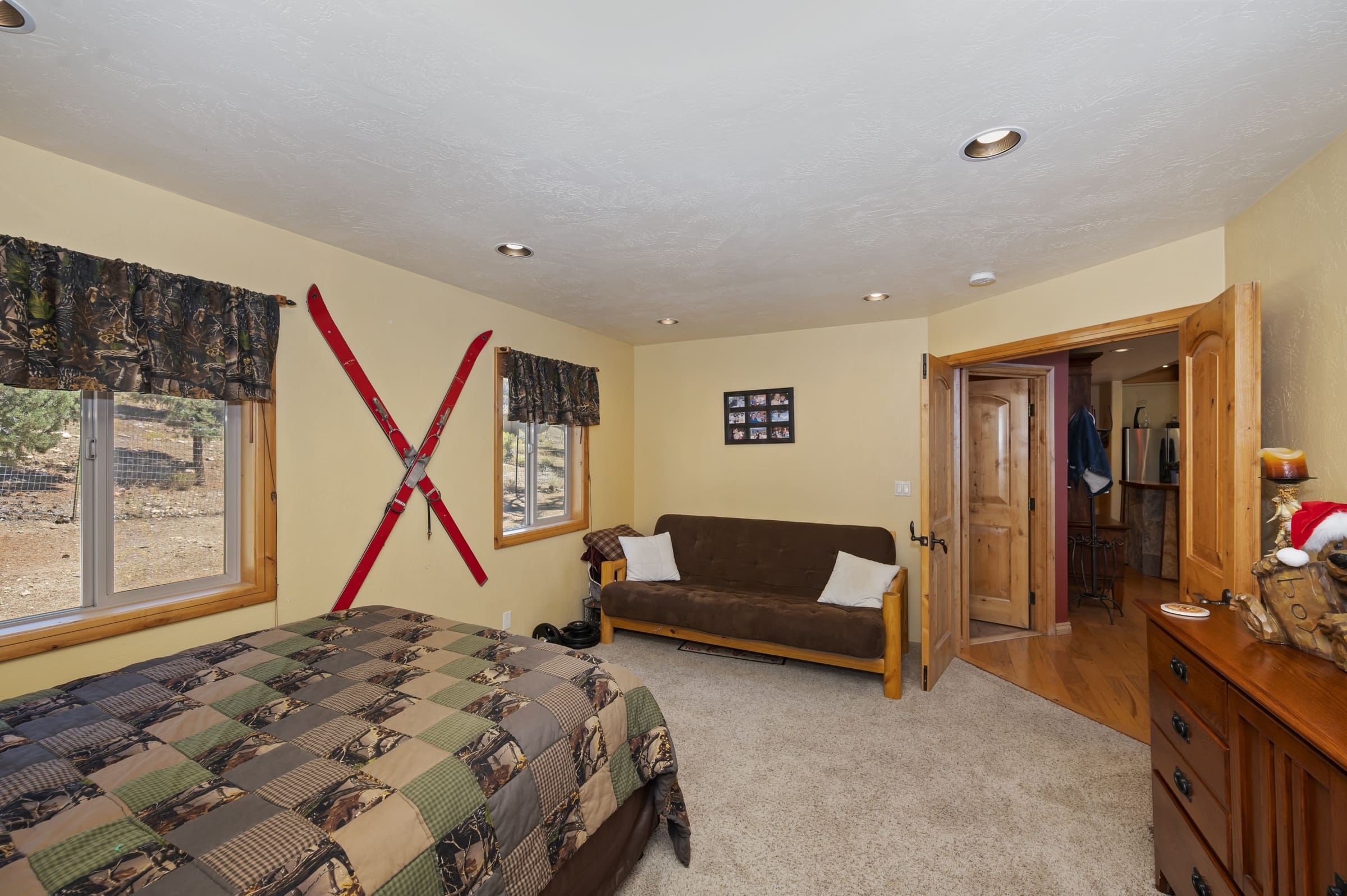 Cozy ski-themed guest bedroom with vintage skis decor